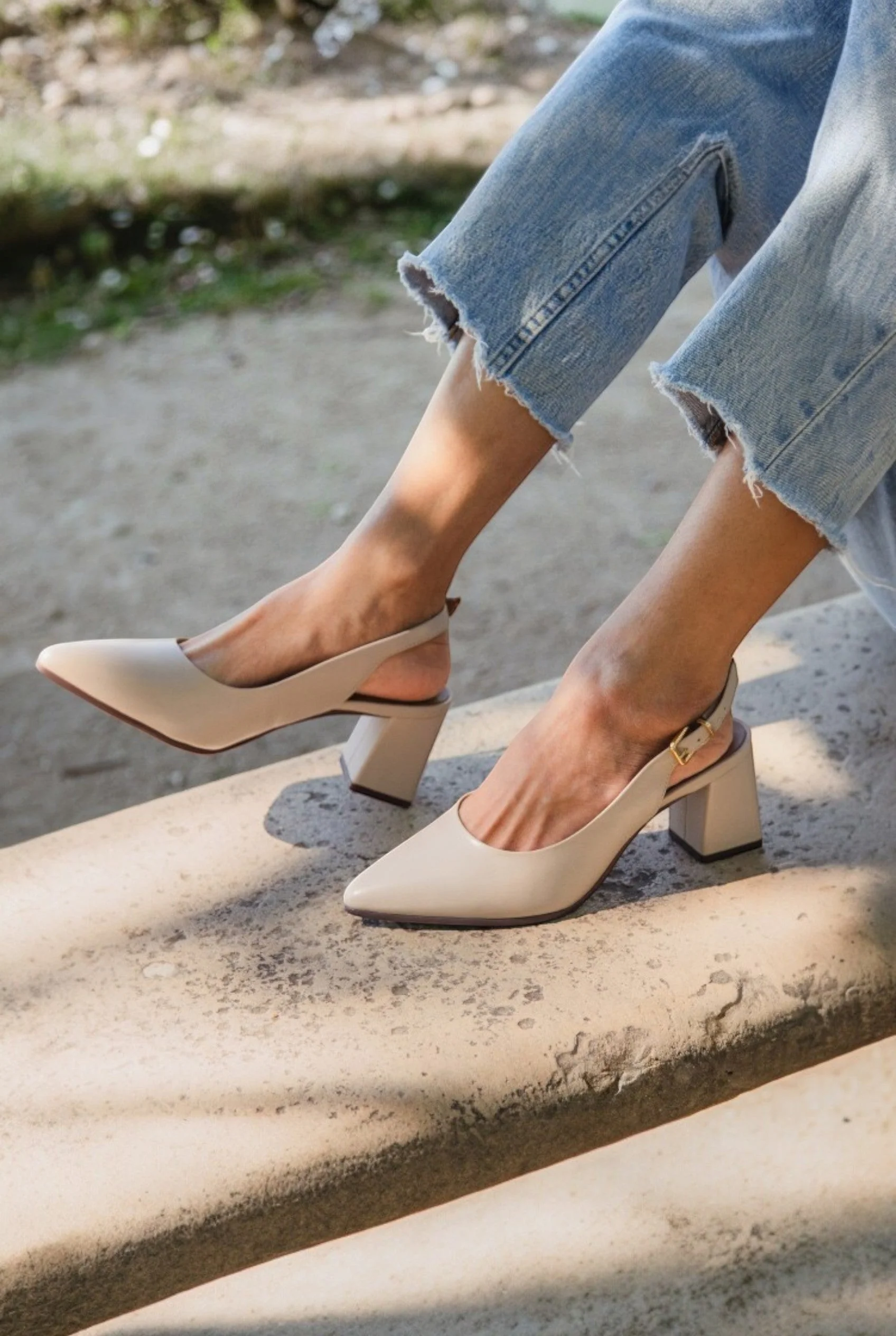 JULIE BEIGE